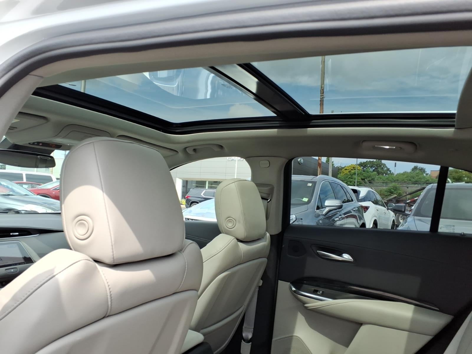 2023 Cadillac XT4 AWD Premium Luxury