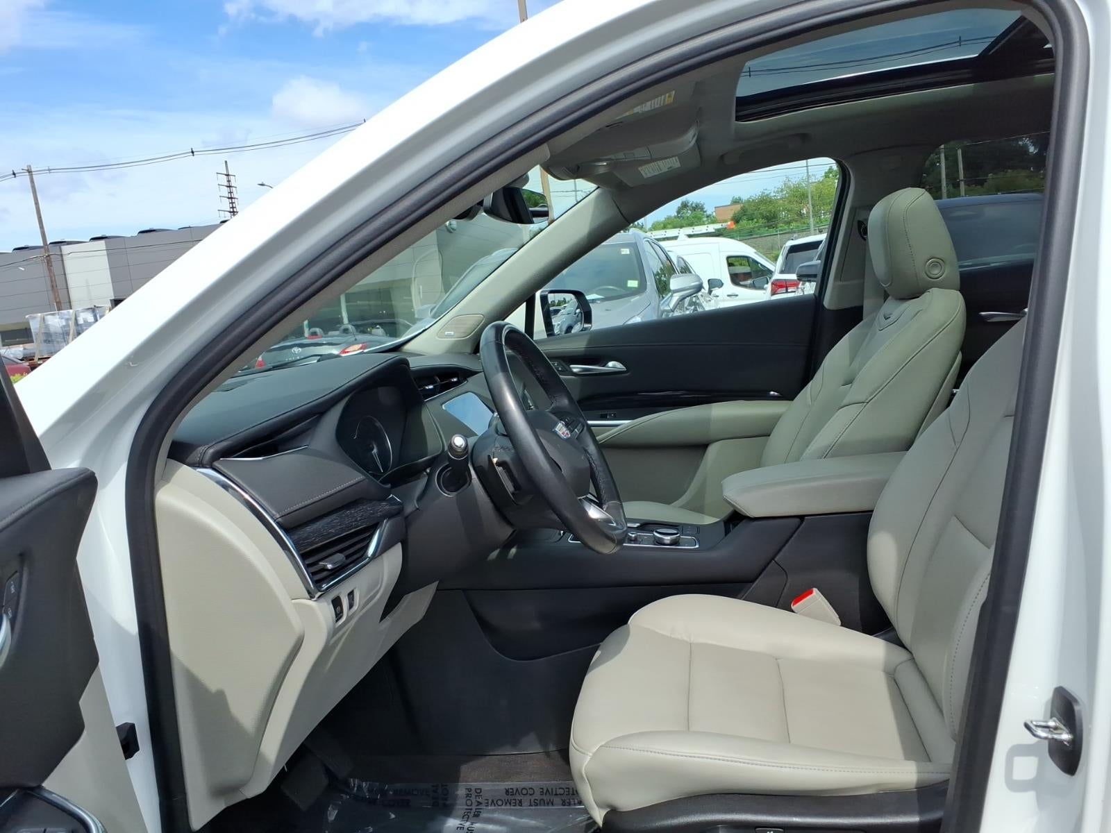 2023 Cadillac XT4 AWD Premium Luxury