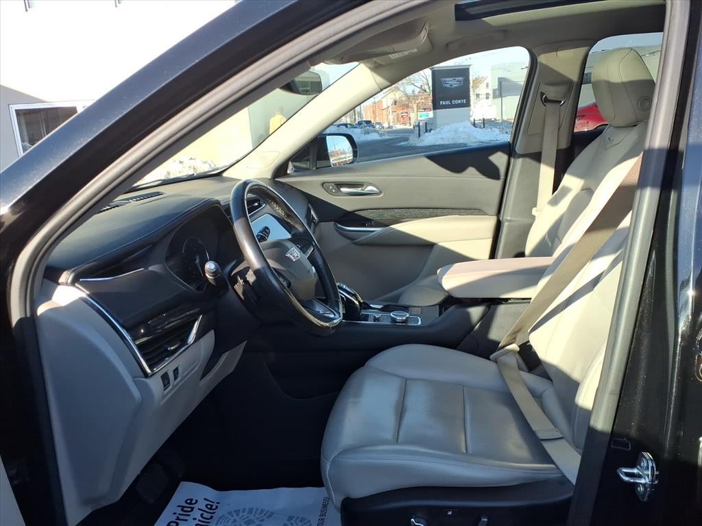 2023 Cadillac XT4 Premium Luxury
