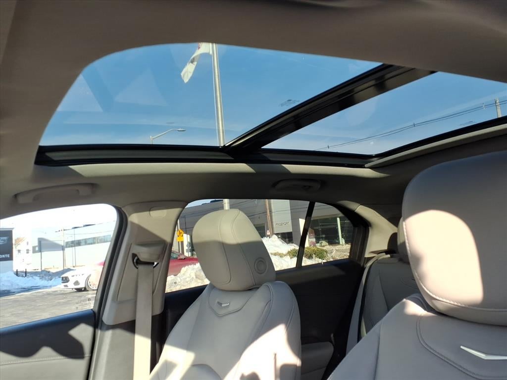 2023 Cadillac XT4 Premium Luxury