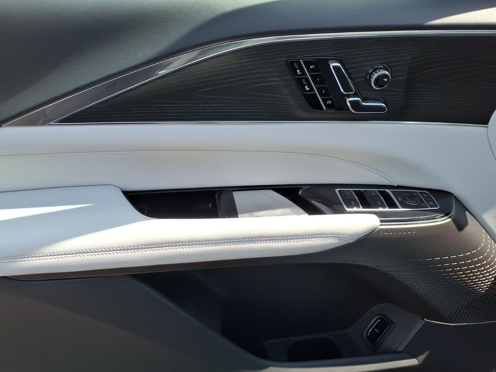 2024 Cadillac LYRIQ Luxury 1