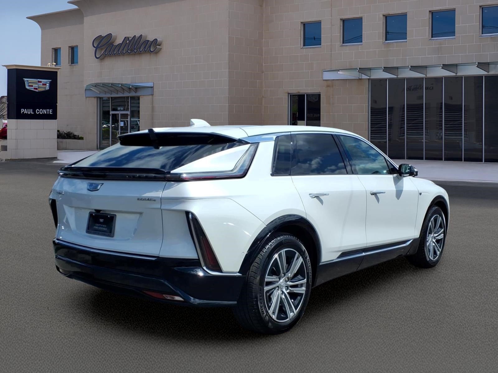 2024 Cadillac LYRIQ Luxury 1