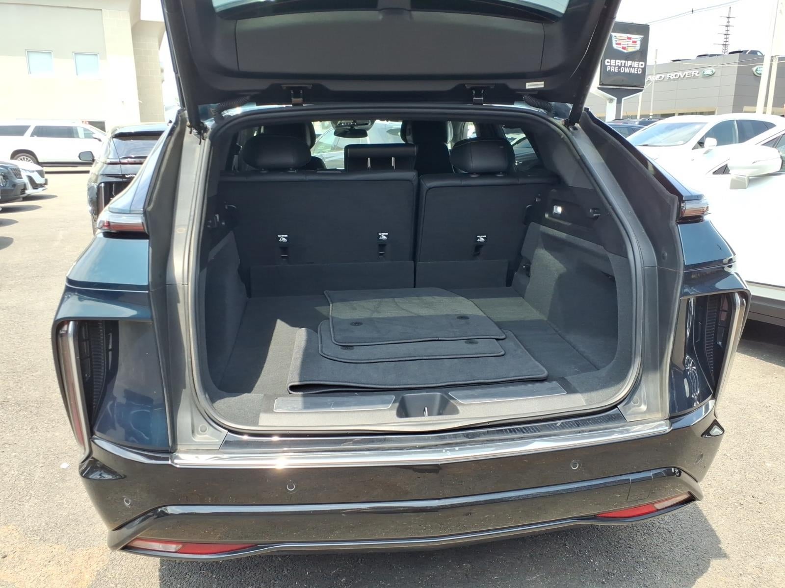 2024 Cadillac LYRIQ Luxury 1