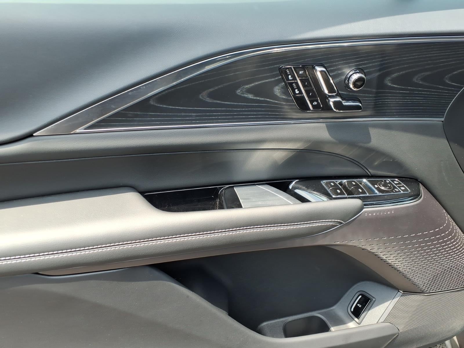 2024 Cadillac LYRIQ Luxury 1