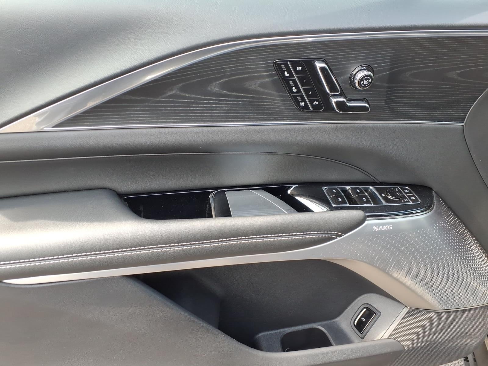 2024 Cadillac LYRIQ Luxury 2