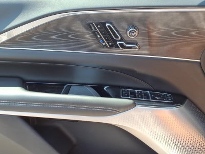 2024 Cadillac LYRIQ Luxury 2