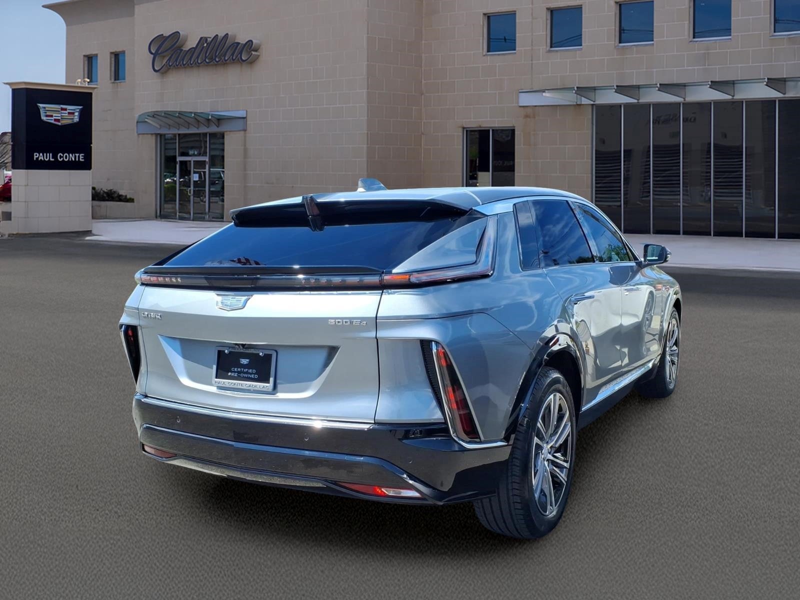 2024 Cadillac LYRIQ Luxury 2