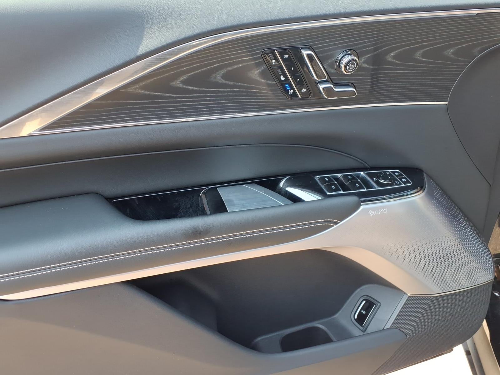 2024 Cadillac LYRIQ Sport 2