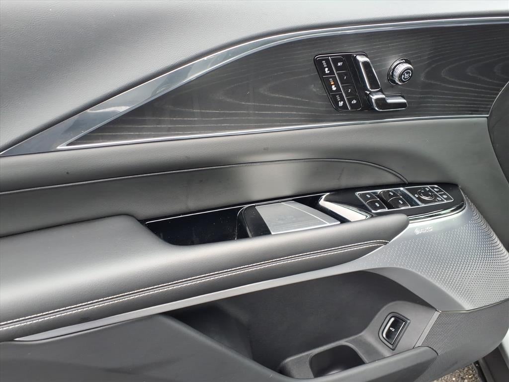 2024 Cadillac LYRIQ Sport 3