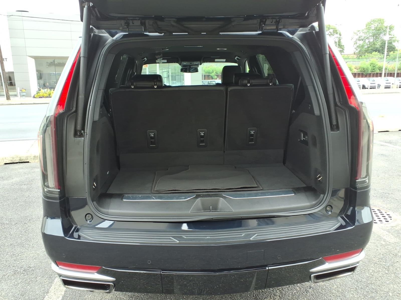 2023 Cadillac Escalade 4WD Luxury