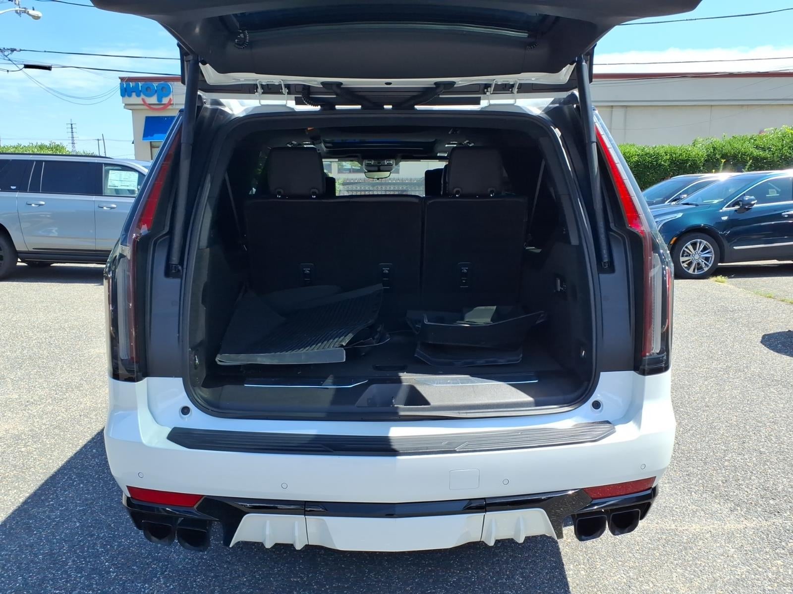 2023 Cadillac Escalade ESV AWD V-Series