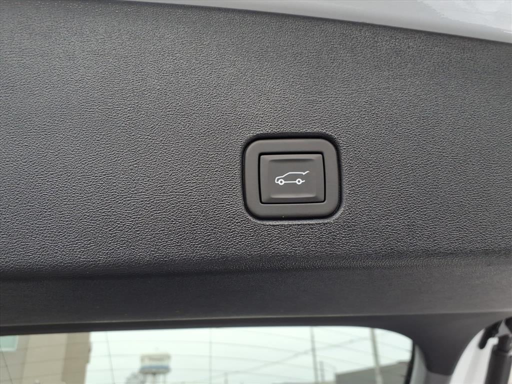 2025 Cadillac OPTIQ Luxury 1