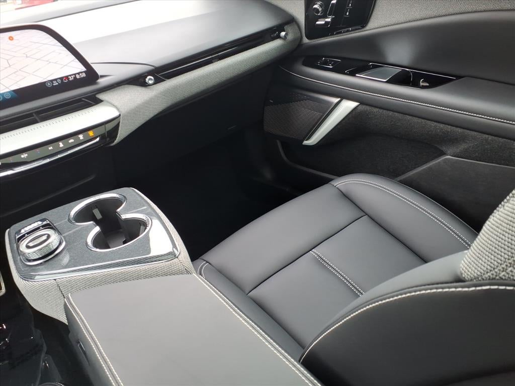 2025 Cadillac OPTIQ Luxury 1