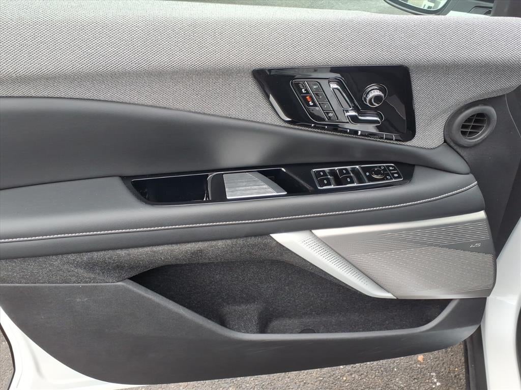 2025 Cadillac OPTIQ Luxury 1