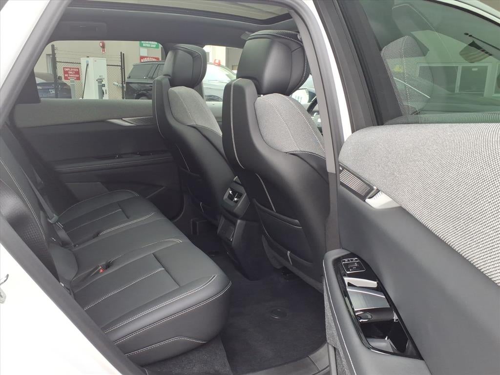 2025 Cadillac OPTIQ Luxury 1