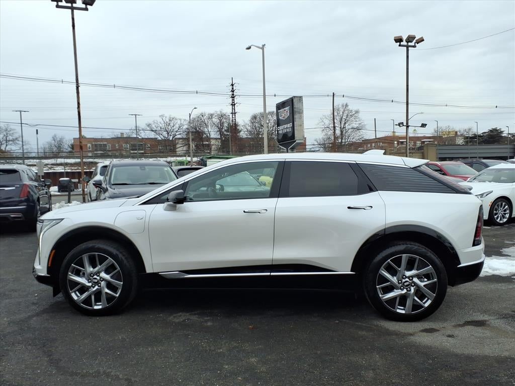 2025 Cadillac OPTIQ Luxury 1